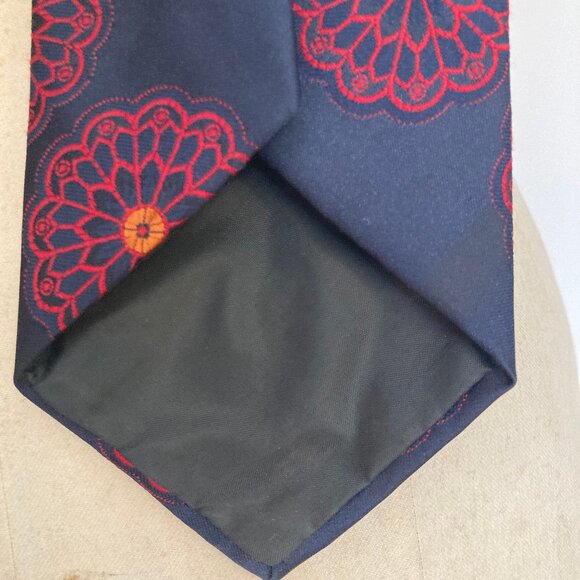 Wemlon by Wembley Embossed Flower Neck Tie - Picture 3 of 6